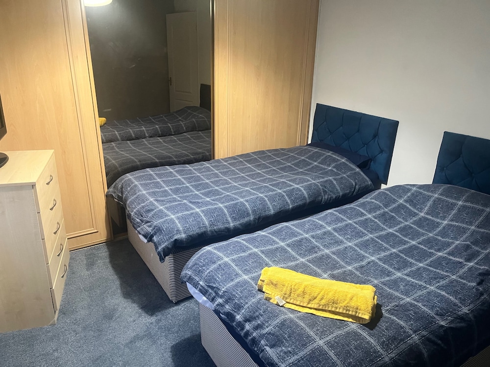3 Bedroom House Ideal for Contractors Sleeps 6