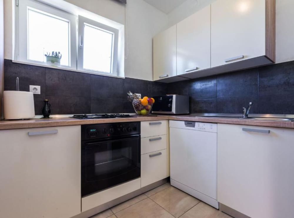 Charming Zadar Apartment Near Old Town With Convenient Access to Beaches