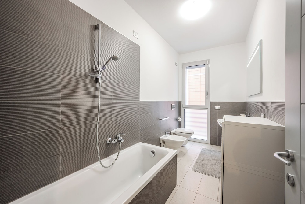 Emilia Suite Street