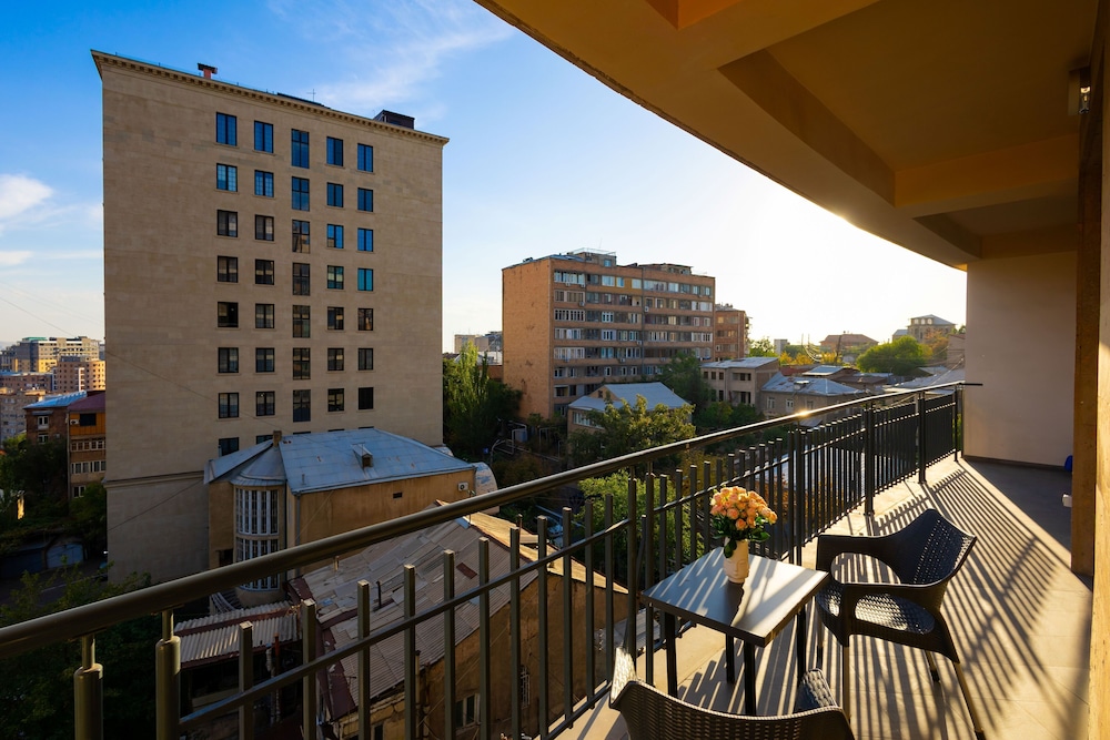 Apartments by Luxe Group DE114