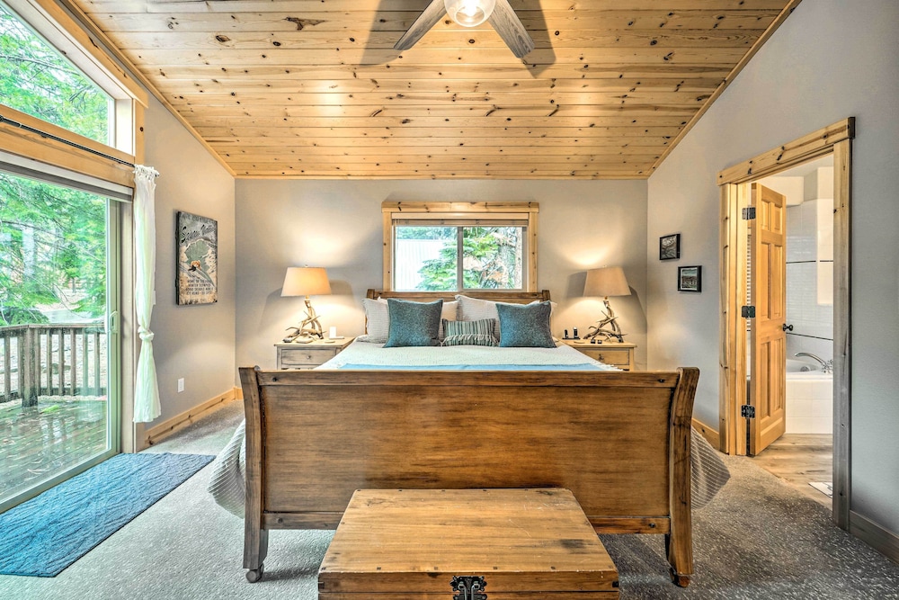 Bikes, Grill & Views: Luxe Truckee Cabin! view 5