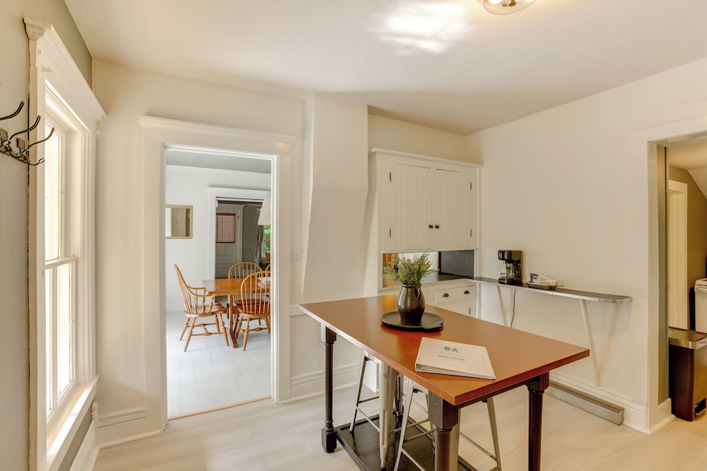 1/2 Mi to Dtwn Frankfort: 'fernhaven' Home w/ Yard