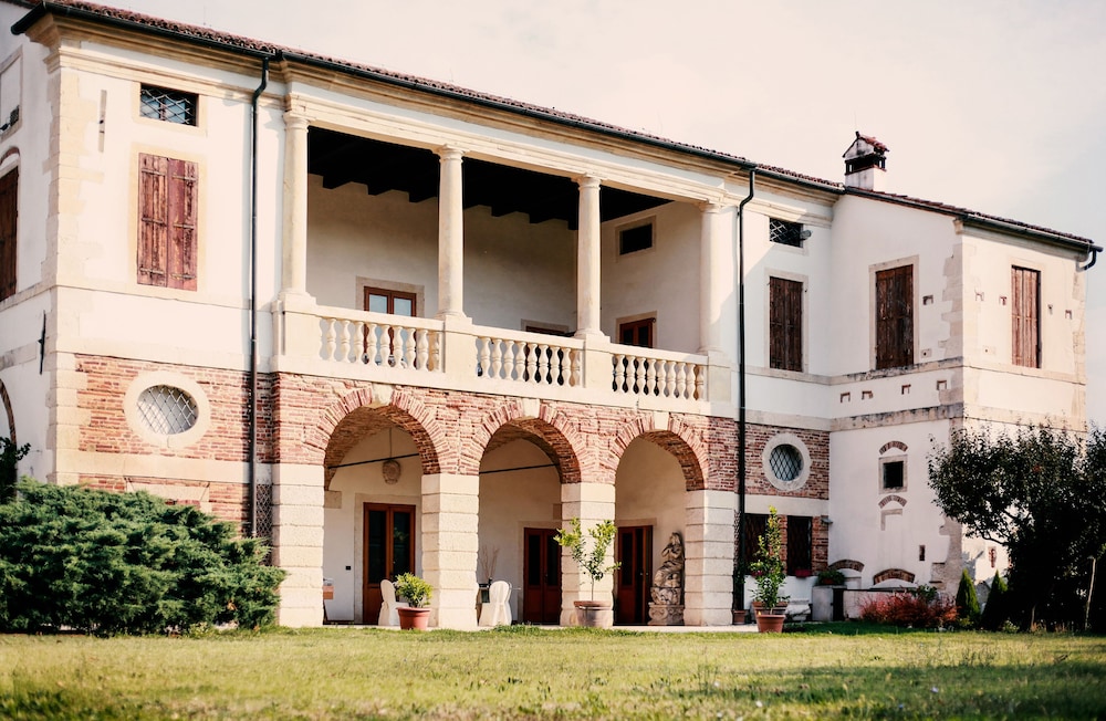 Relais Villa Gozzi B&B