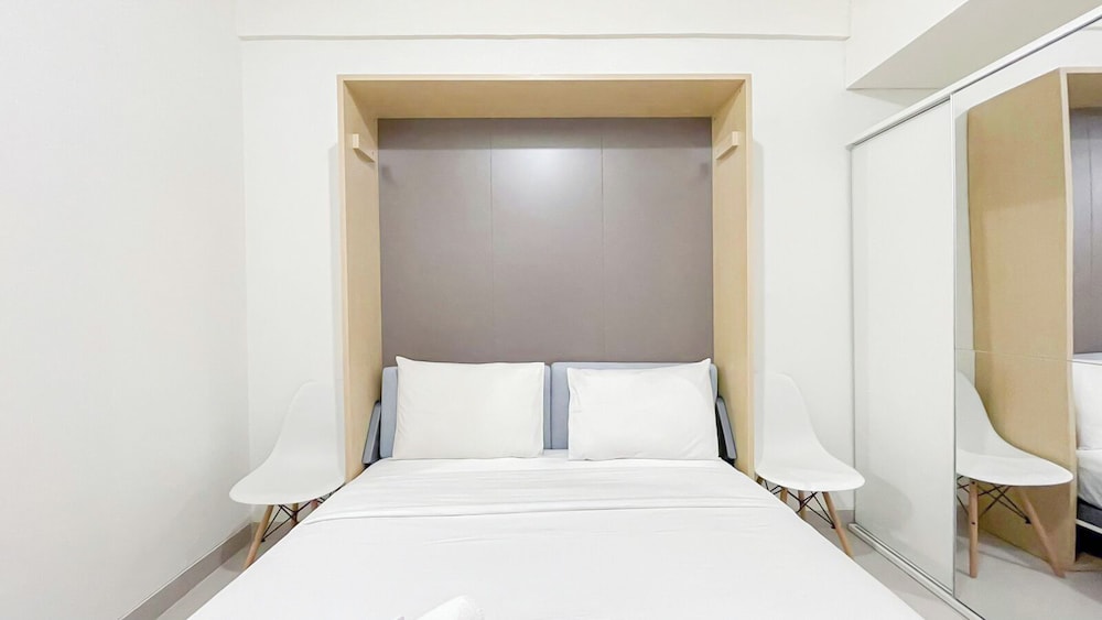 White Studio Room (No Kitchen) At Bandaraya - Tallasa City Makassar Apartment