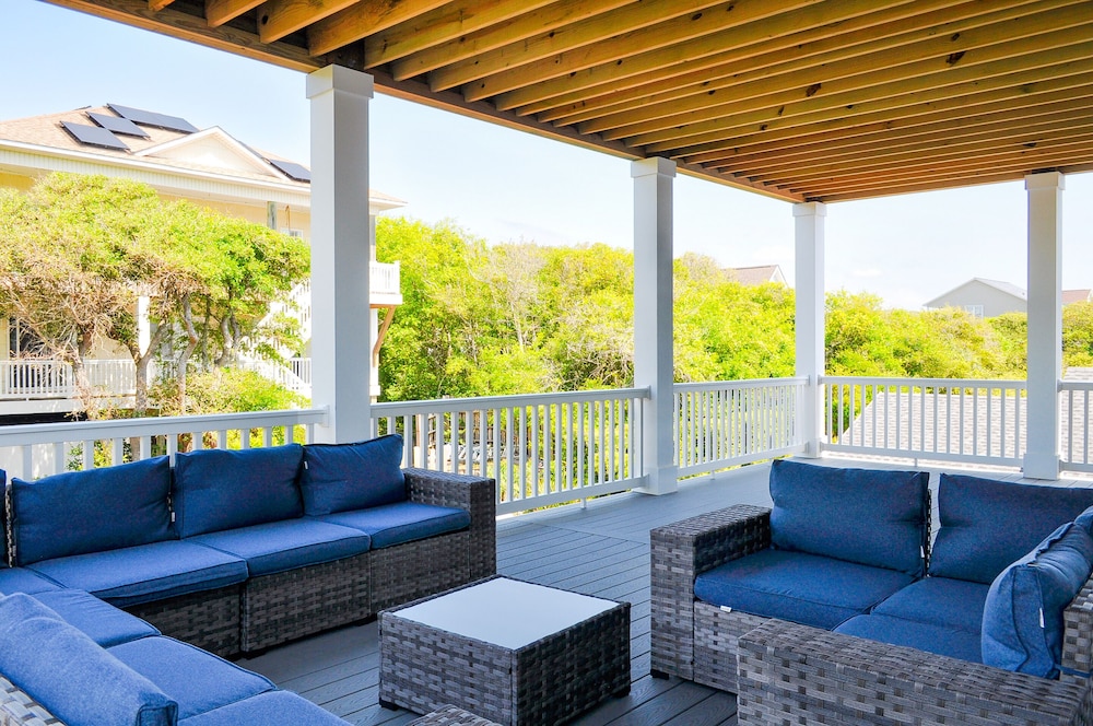 Anchors Aweigh by Topsail Realty