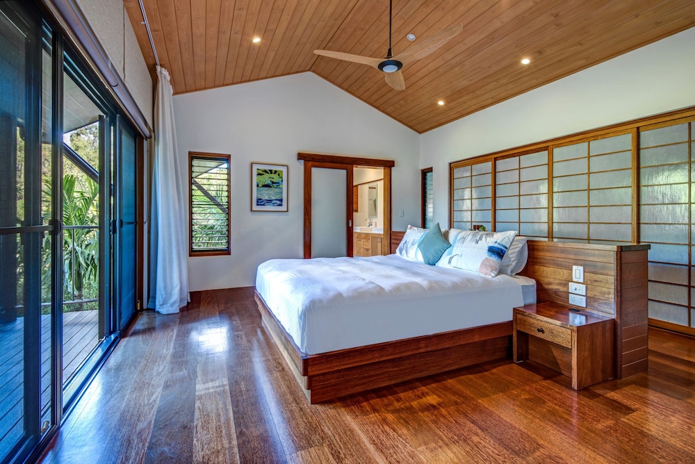 Iluka Luxury House With Ocean Views On Half Acre With Pool And Two Golf Buggies