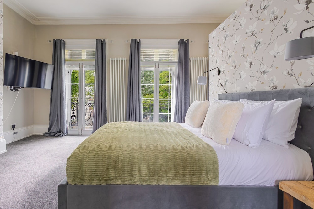 Elegant Townhouse&Basement in Leamington