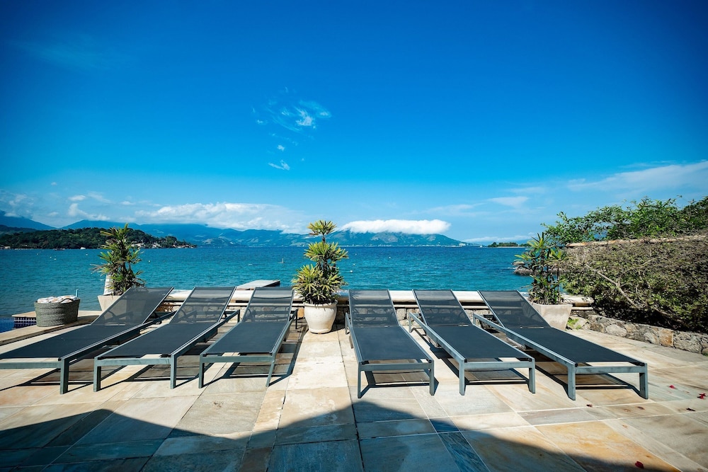 Angra - Mombaça | Mansão Espetacular Beira-Mar, 7 Suites - por Casapē Rio