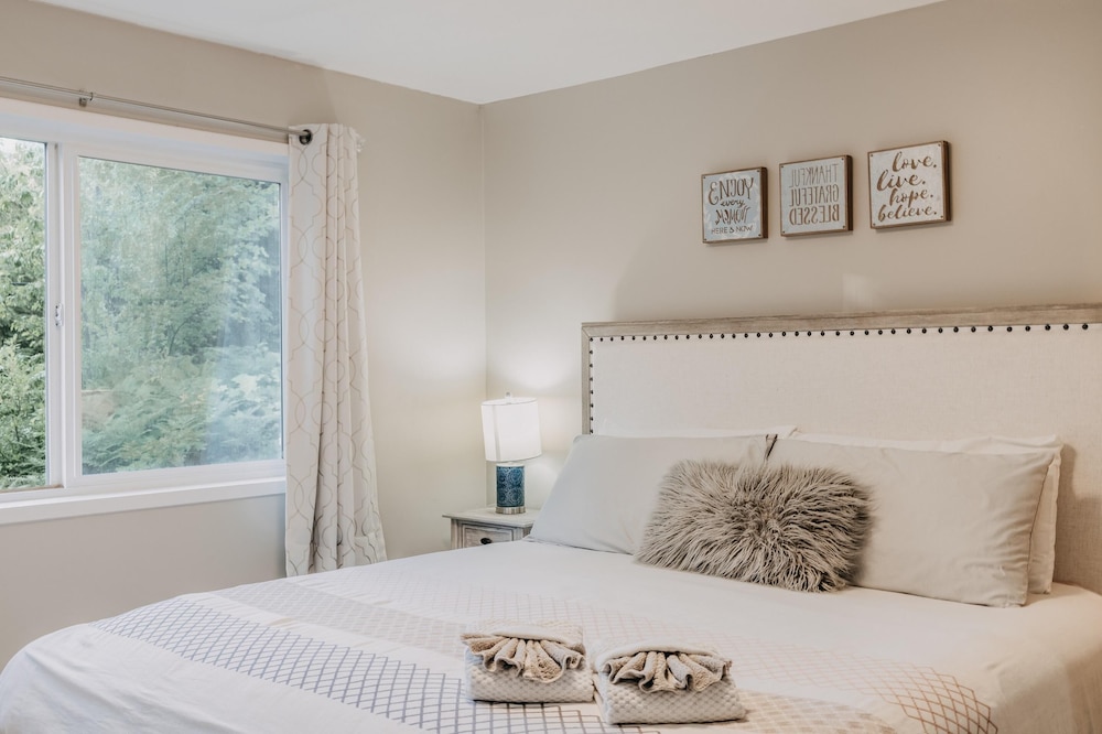 80mbr - Hot Tub - Wifi - BBQ - Wood Stove - Sleeps 7