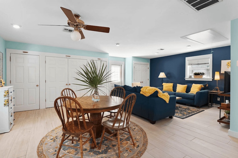30A Grayt'n Greatful by Avantstay Charming Home+cottage, Walk to Western Lake