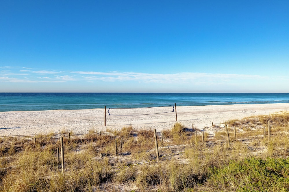 2BR Condo in Edgewater Resort With Golf, Tennis, Pools & Free Tram Service!