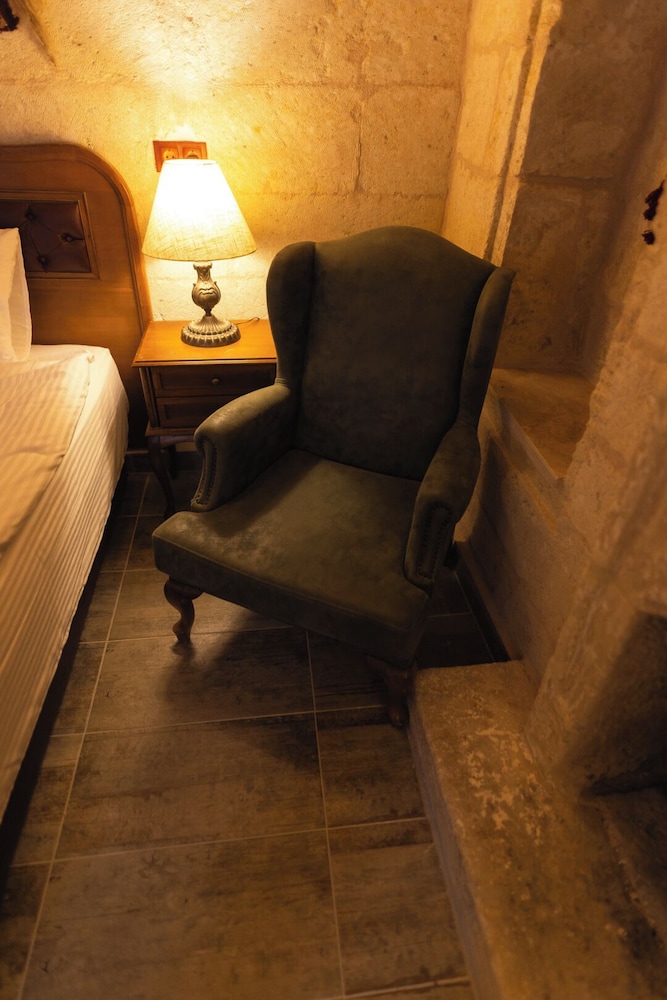 Memory Cave House