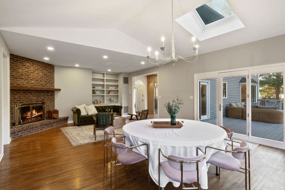Peaceful Mini Mansion Sleeps 18