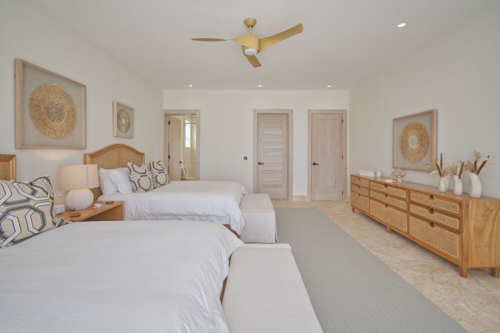 Modern Lake Villa With English Speaking Staff in Golf and Beach Resort