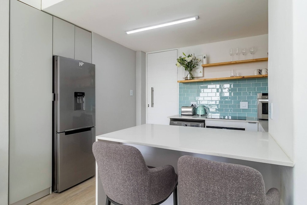 1 Bedroom Apartment, Seapoint, Cape Town