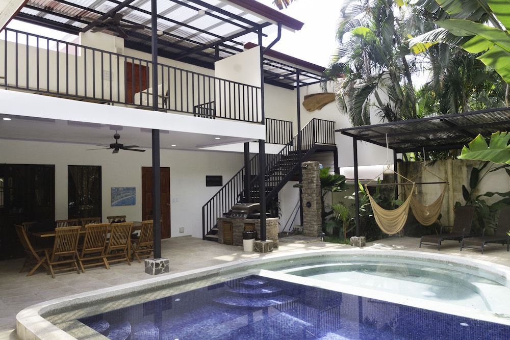 Heart of Jaco: Luxury Villa with Pool by RedAwning