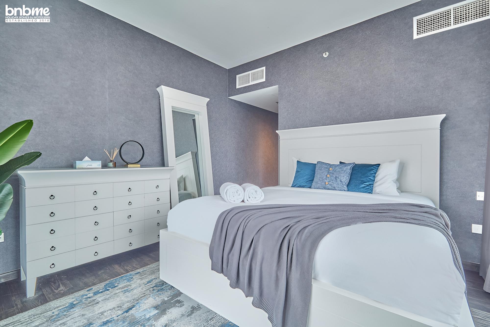 3B Lakepoint Tower 3701 by bnbme homes