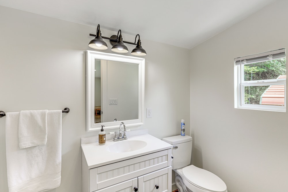 On-site Pond & Creek: Serene Cabin by Caesars Head