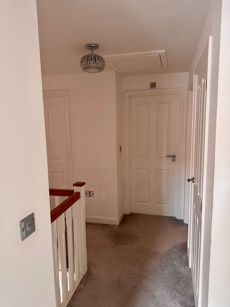 Luxurious Majestic 4 Bedroom- Free Parking