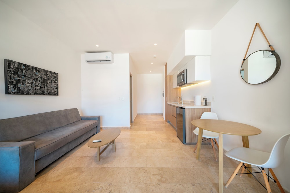 1 Bedroom Pool & Gym - Piedra Azul 605