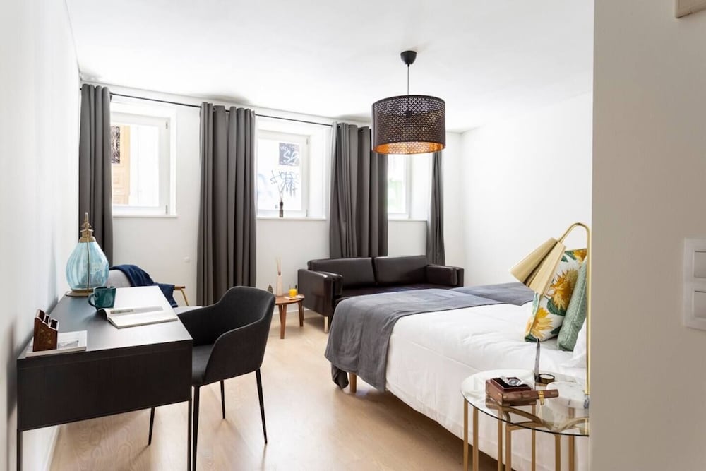JOIVY Bright&elegant 2BR home w/ workspace& huge terrace in Pena, close by viewpoint view 3