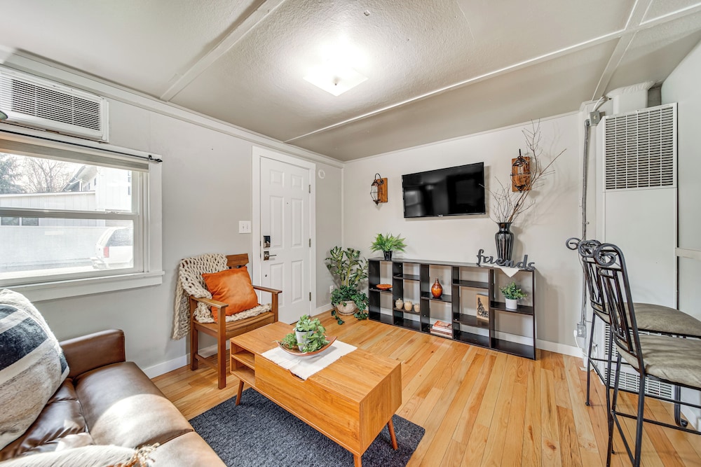 1 Mi to Camels Back Park: Boise Studio w/ Patio!