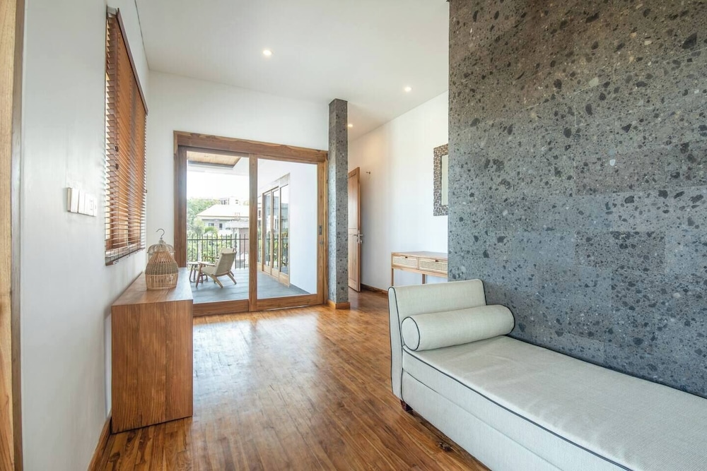Luxurious 6 BR With Sea View, 5 Mins to Savaya