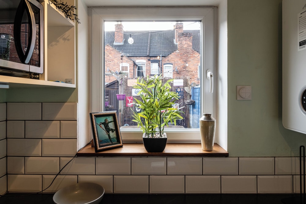 Lowell Street - Cosy 2 BD in Worcester