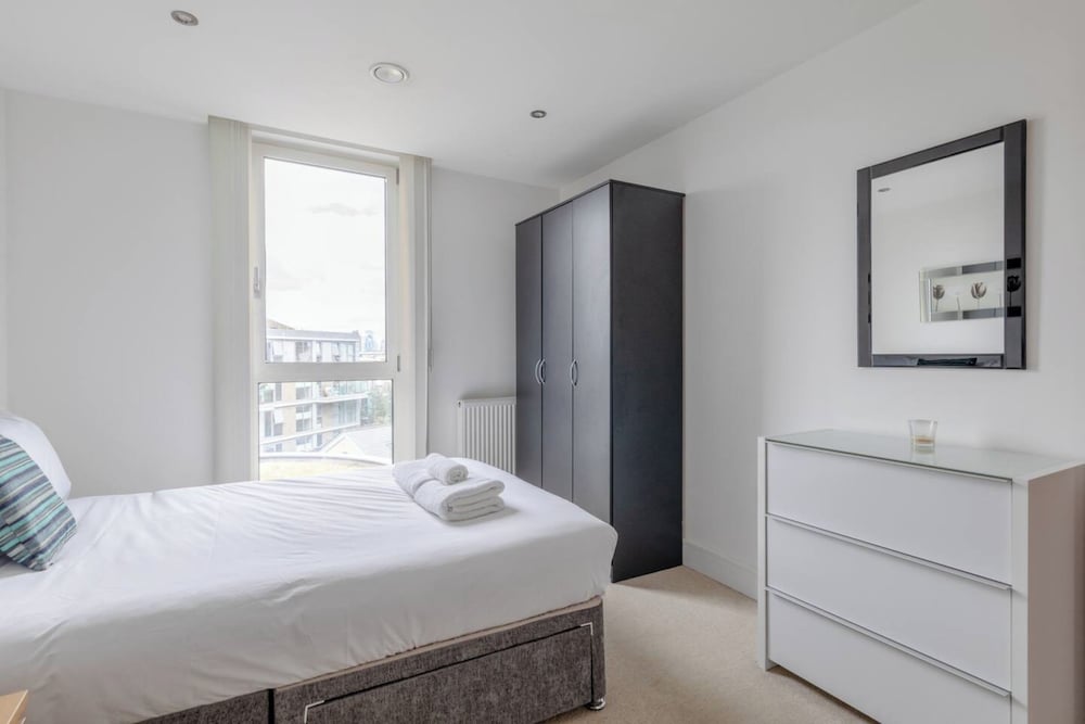 Sleek & Sunny 1BD Flat Near Greenwhich - Deptford!