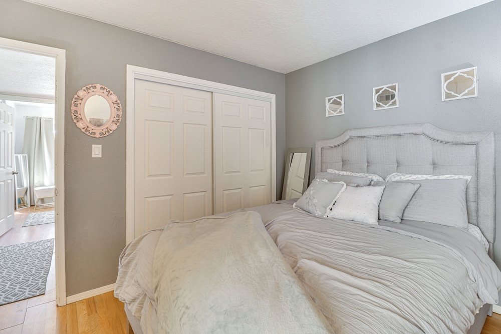 4 Mi to Old Town Plaza: Albuquerque Home w/ Patio