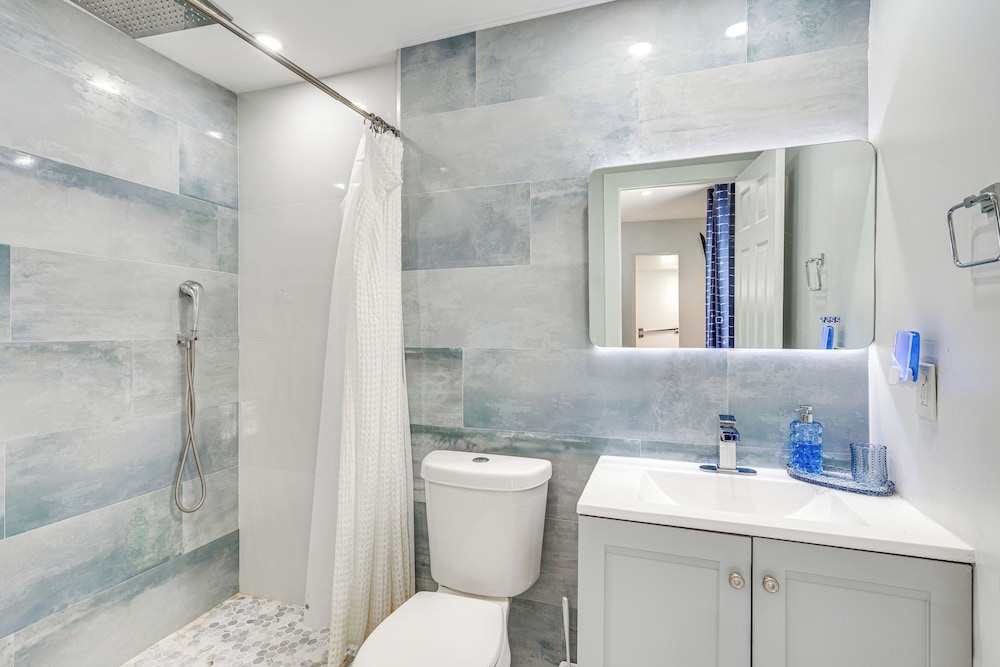 1 Mi to Beach: Modern Cape Coral Home w/ Pool