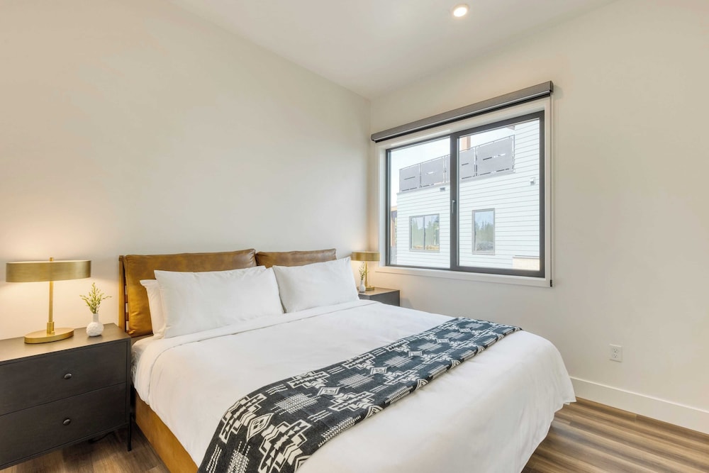 2 Units Minutes to Downtown Bend Hot Tub 1208 Skyline Ranch by Avantstay