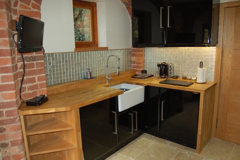 The Hyde Dovecote Kinver, pet Friendly Holiday let view 5