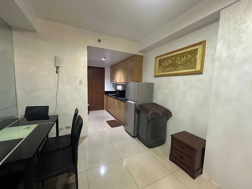 Dainty Pasay City Apartment for Rent - Entire House Front of Mall of Asia