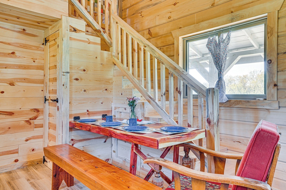 'fins & Flowers' Lewiston Cabin w/ Trout Fishing!