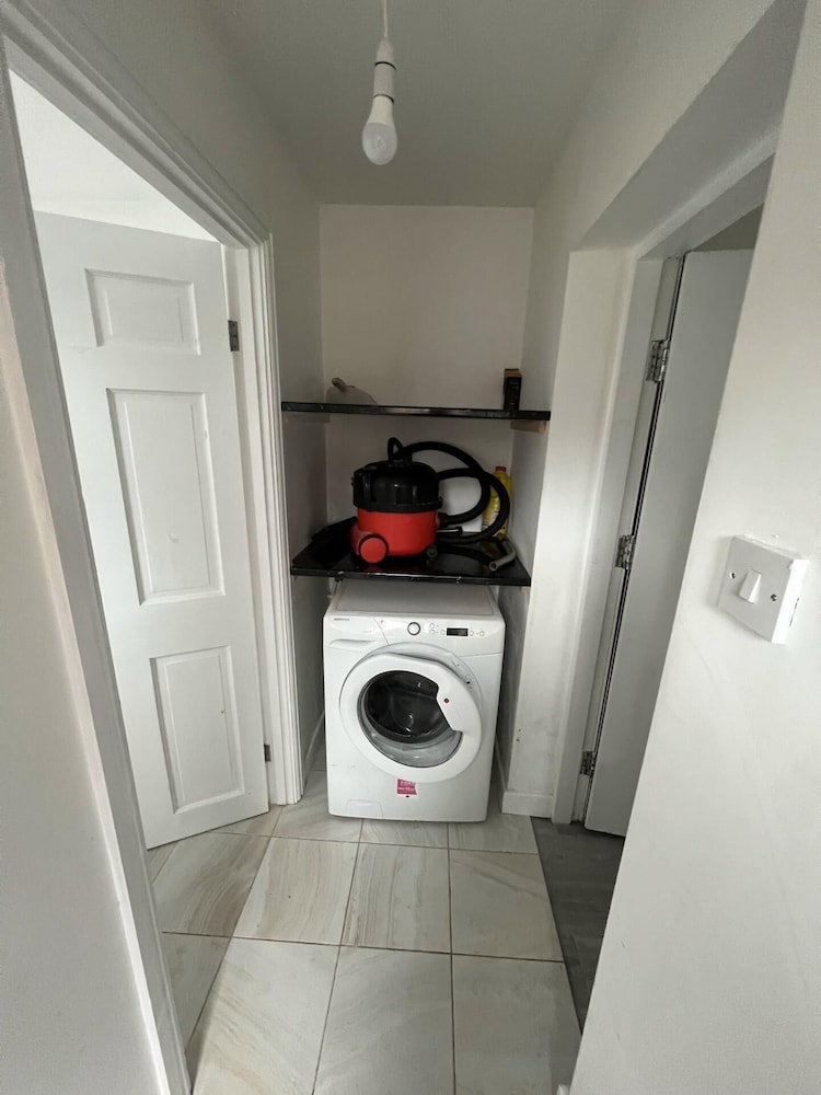 1 Private Bedroom Sharing Bathroom and Kitchen view 4