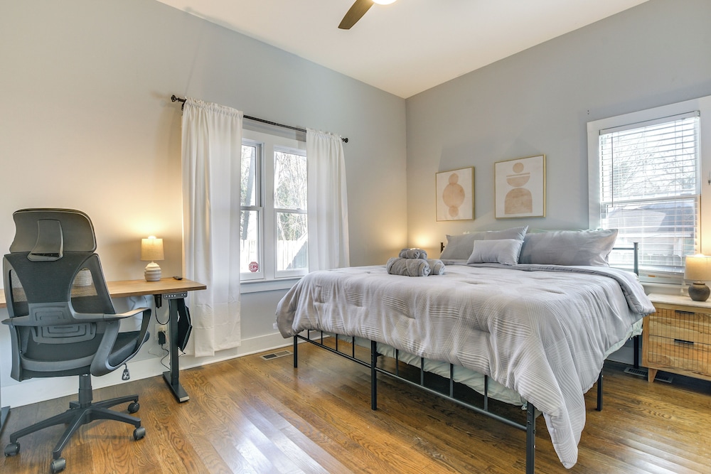 1 Mi to Dtwn: Home w/ Backyard in Raleigh!