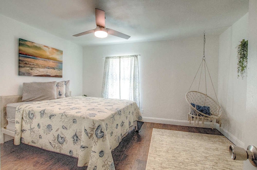 Daytona Shores Inn & Suites