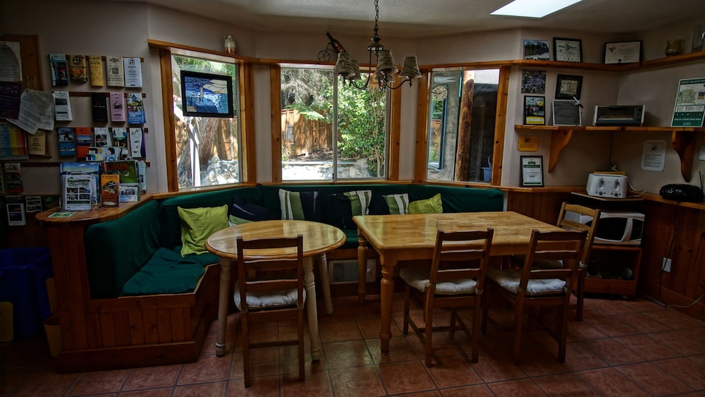 Up The Creek Backpacker's Lodge