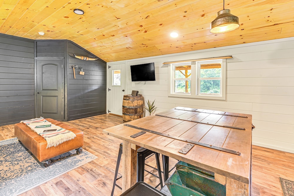 Covered Deck & Hot Tub: Cozy Retreat in Campton!