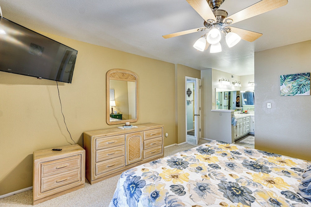 Boat Slip & Pool Access at Lake Ozark Condo!