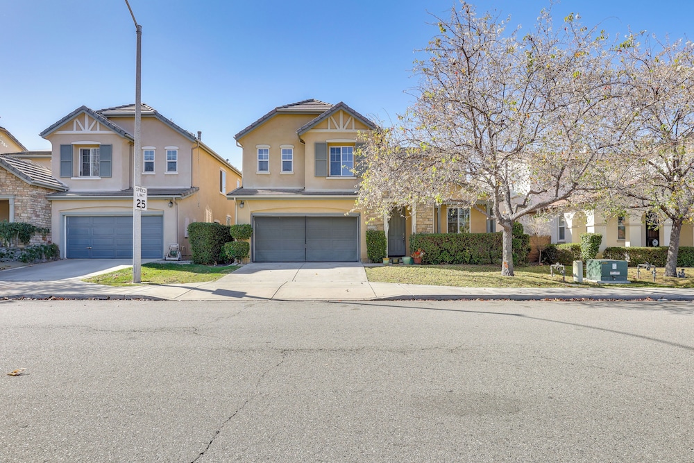 14 Mi to Old Town Temecula: Luxe Fallbrook Home!