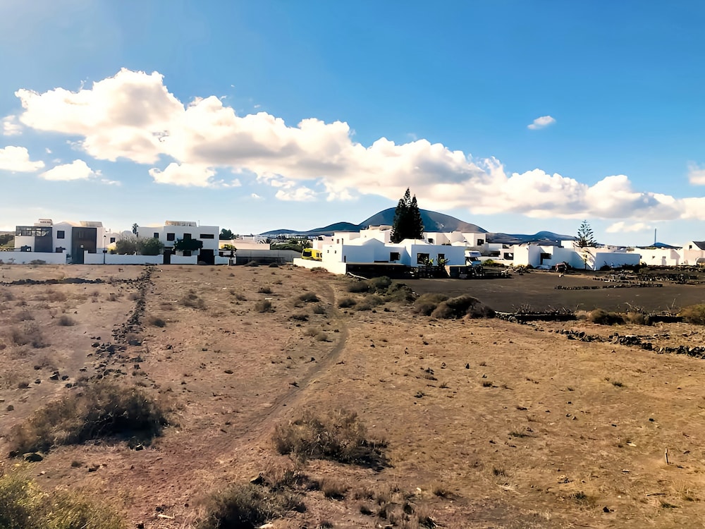 Apartment Alegranza in the Beautiful Village of Mozaga, Lanzarote