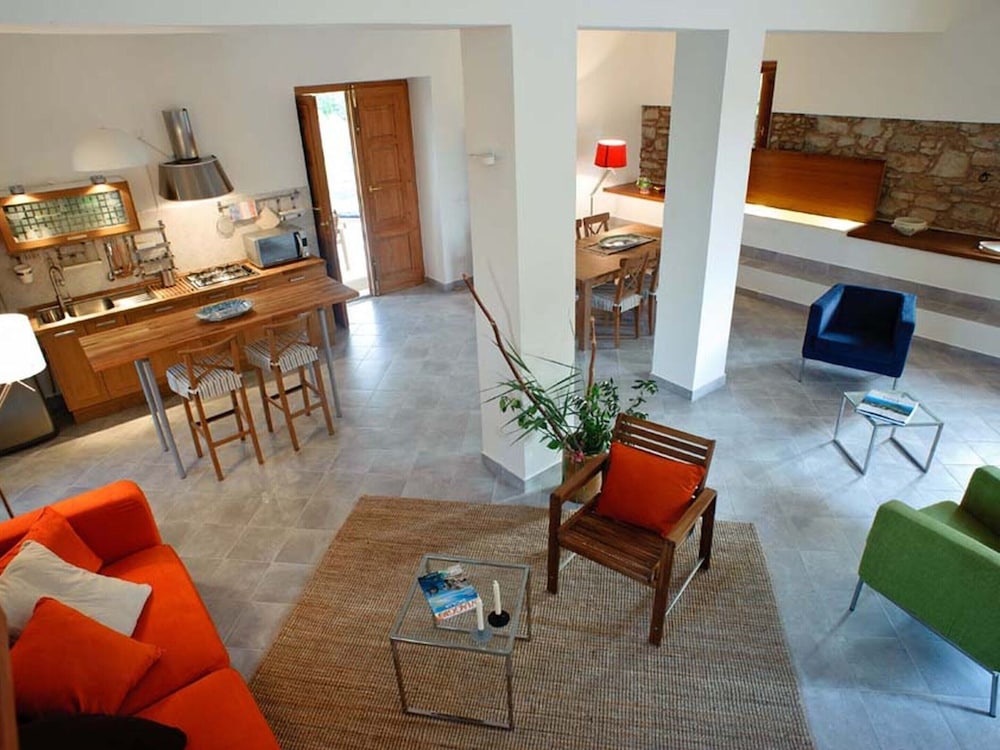 Detached Villa in an Excellent Location Near the Sea photo 4