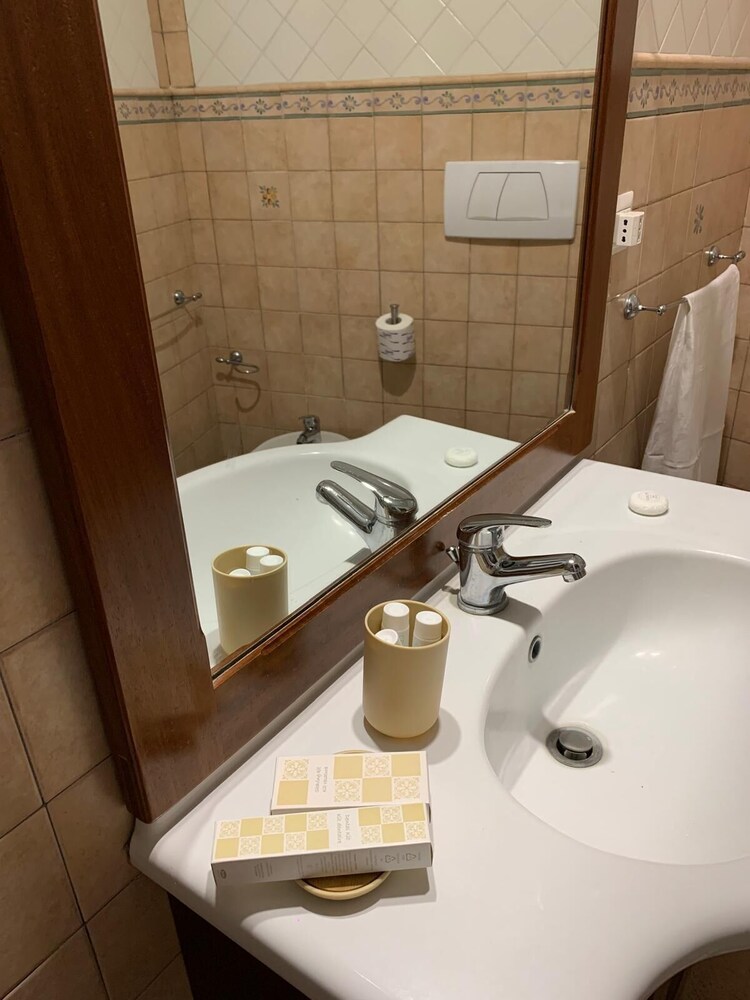 Annygiò House - De Vivo Realty