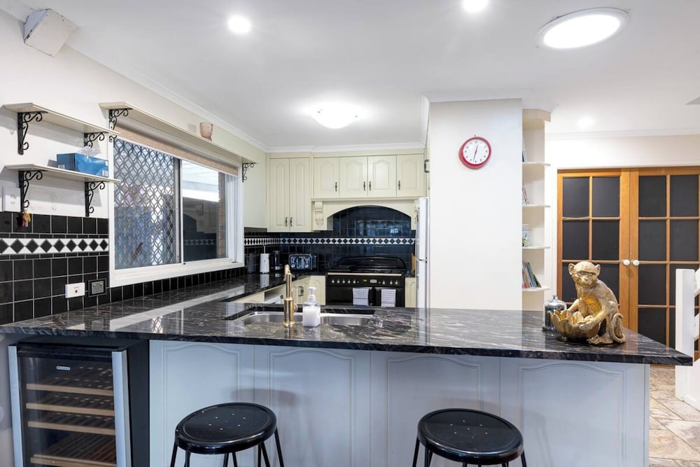 Gorgeous & Family Friendly 4 Bedroom Home