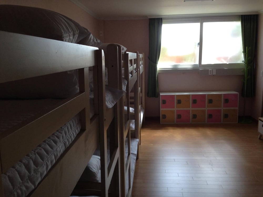 Jeju R Hotel & Guest House - Hostel