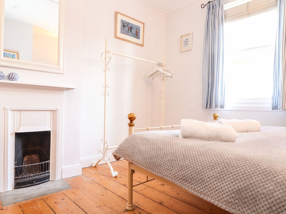 2 Chapel Place