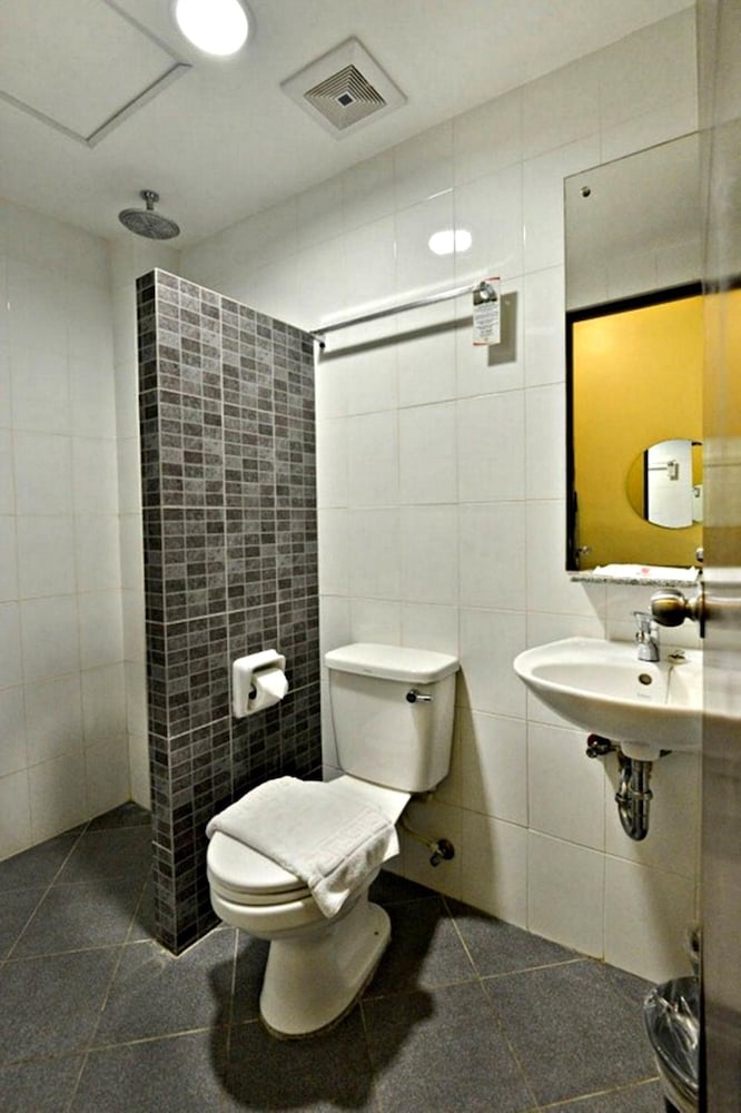 Cebu Vacations - Express Inn - Cebu Hotel - Property Image 44