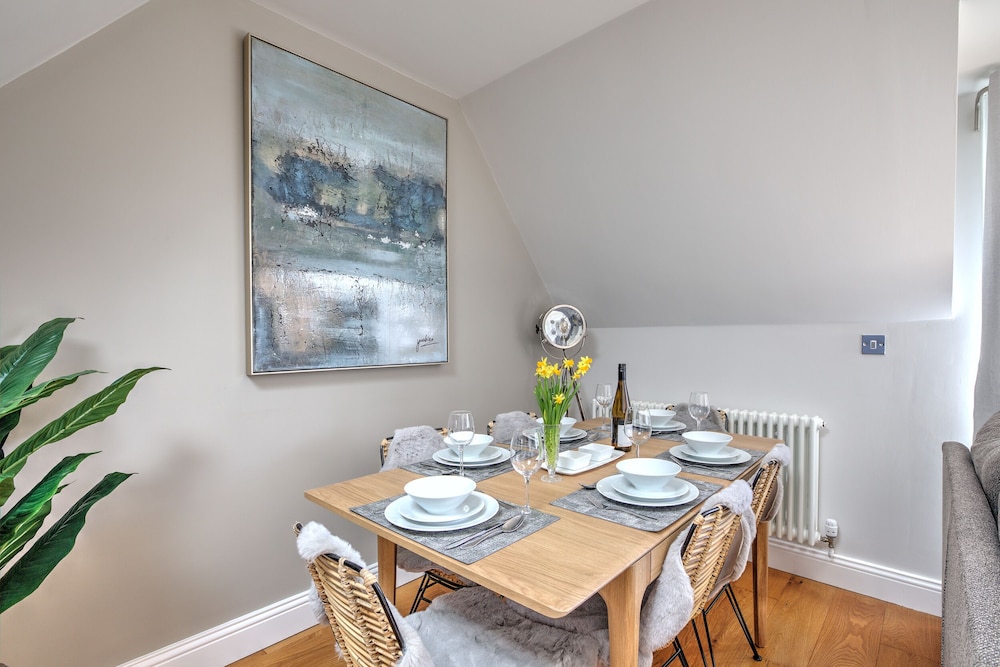 The Tower, 5 Corisande Manor